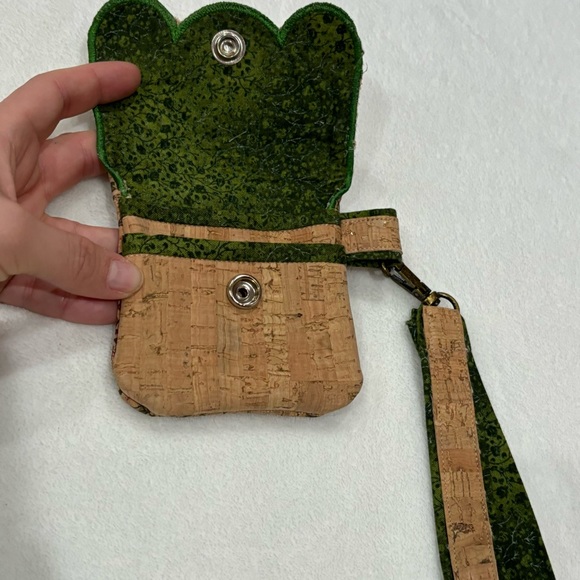 HANDMADE Women’s Leaf Print Button Coin Purse Wristlet Wallet - green & brown - Picture 4 of 11
